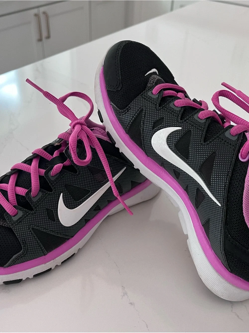 Girls Nike Running Sneakers Size 4Y – Black, Pink & White
